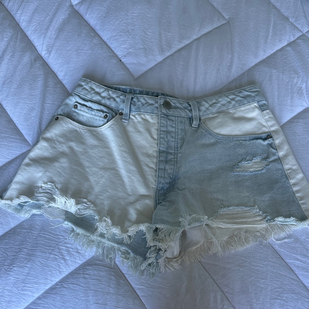 Chic Frayed Hem Two-Tone Denim Shorts
